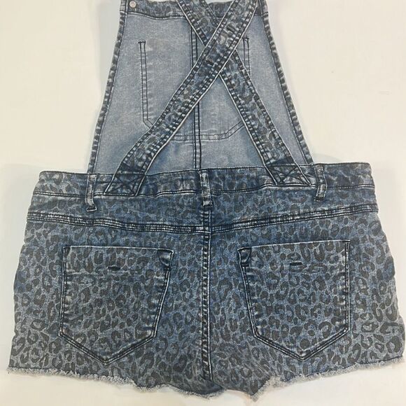 ‎Cute Premium forever 21 overall shorts - Picture 5 of 6